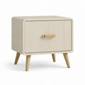 Comodino rettangolare con anta a rilievo color crema in MDF e faggio massello 50 x 40 x 55 cm